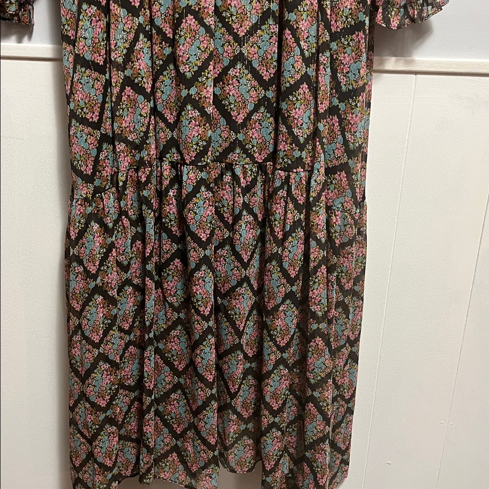 Absolutely gorgeous Floral Lauren Conrad Dress wrap 3X - Picture 8 of 10